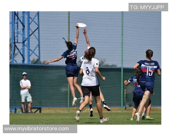 重庆飞盘队在极限运动会中以93分高居积分榜首位